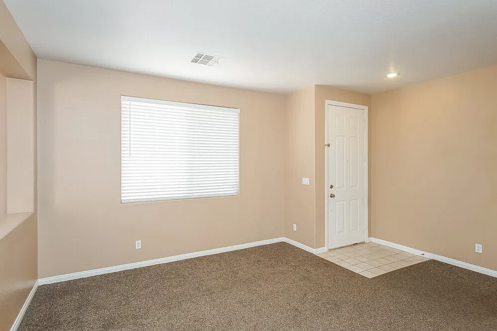 3 bed, 2.0 bath, 1423 sqft, $2,020 — Photo 3