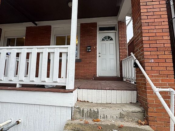 3rd image of 2450 Starkamp St APT 2