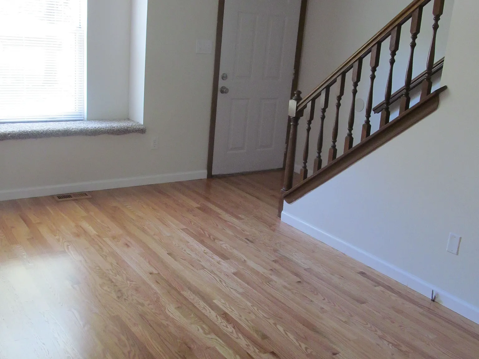 2 bed, 1.5 bath, 1250 sqft, $1,295 — Photo 2
