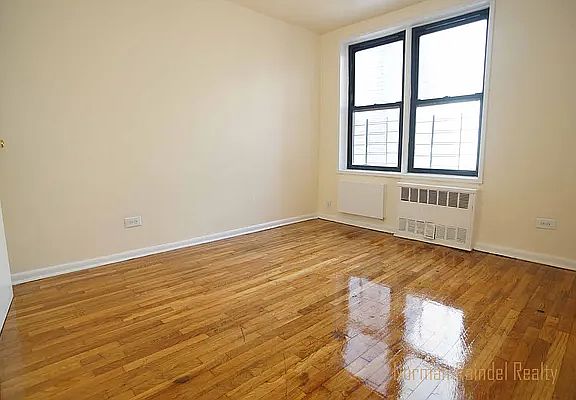 4th image of 130 E 18th St APT 4H