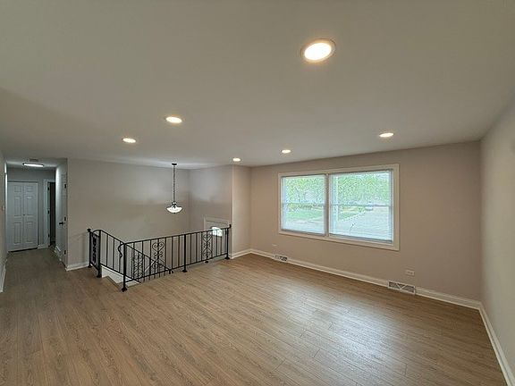 2nd image of 17002 Central Park Ave