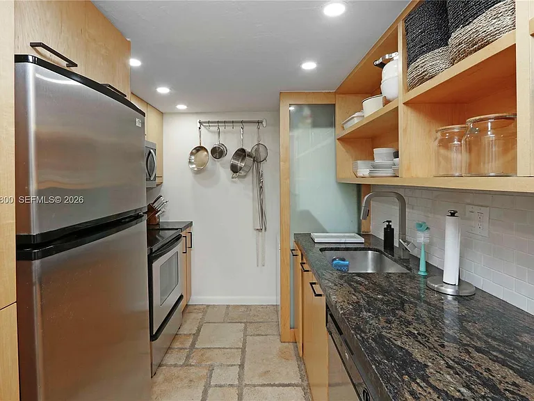 9394 SW 77th Ave #F4 — Photo 6
