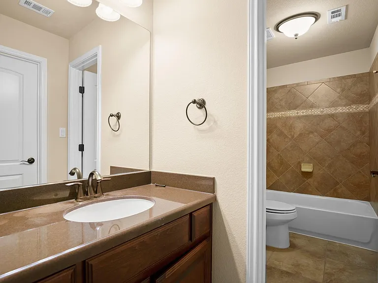 11704 Palisades Pkwy — Photo 32