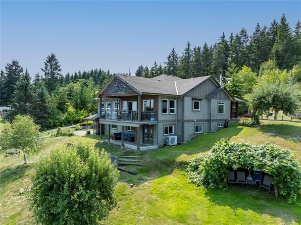 5763 Island Hwy S, Comox Valley, BC V0R 3B0