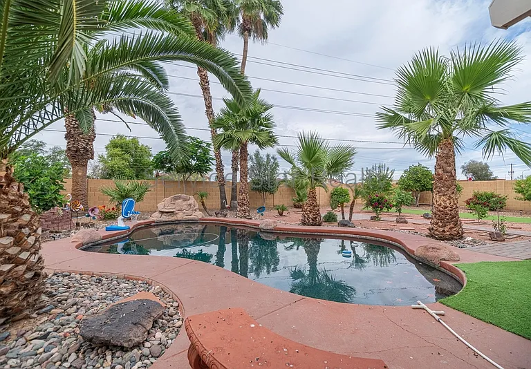 7730 W Shaw Butte Dr — Photo 17