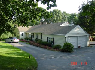 4 Colonial Dr, Huntington, NY 11743