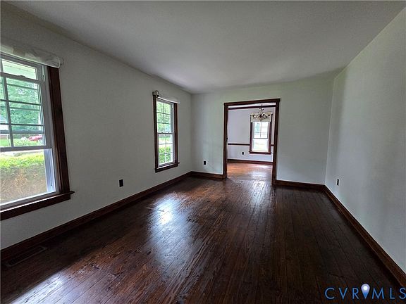 5th image of 2409 Stuts Ln