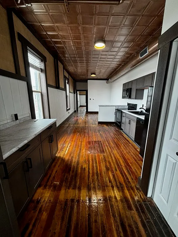 1 bed, 700 sqft, $1,300 — Photo 2