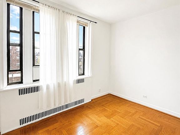 4th image of 3338 Parsons Boulevard #5