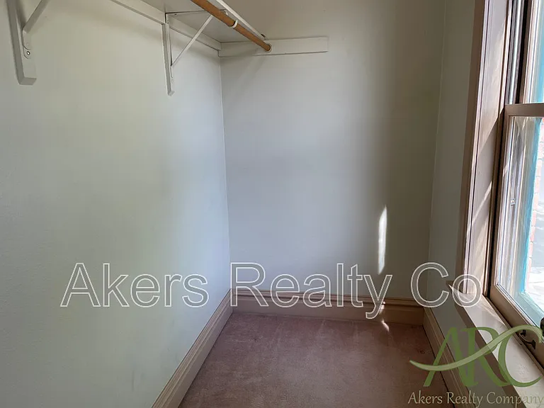 411 W 11th St #B — Photo 9