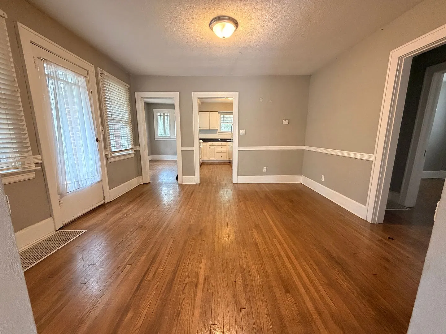 3-Bed, 1-Bath Single Family Home. Washer/Dryer Hook ups + Shed — Photo 4