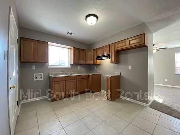 3rd image of 2120 Bennett Ave