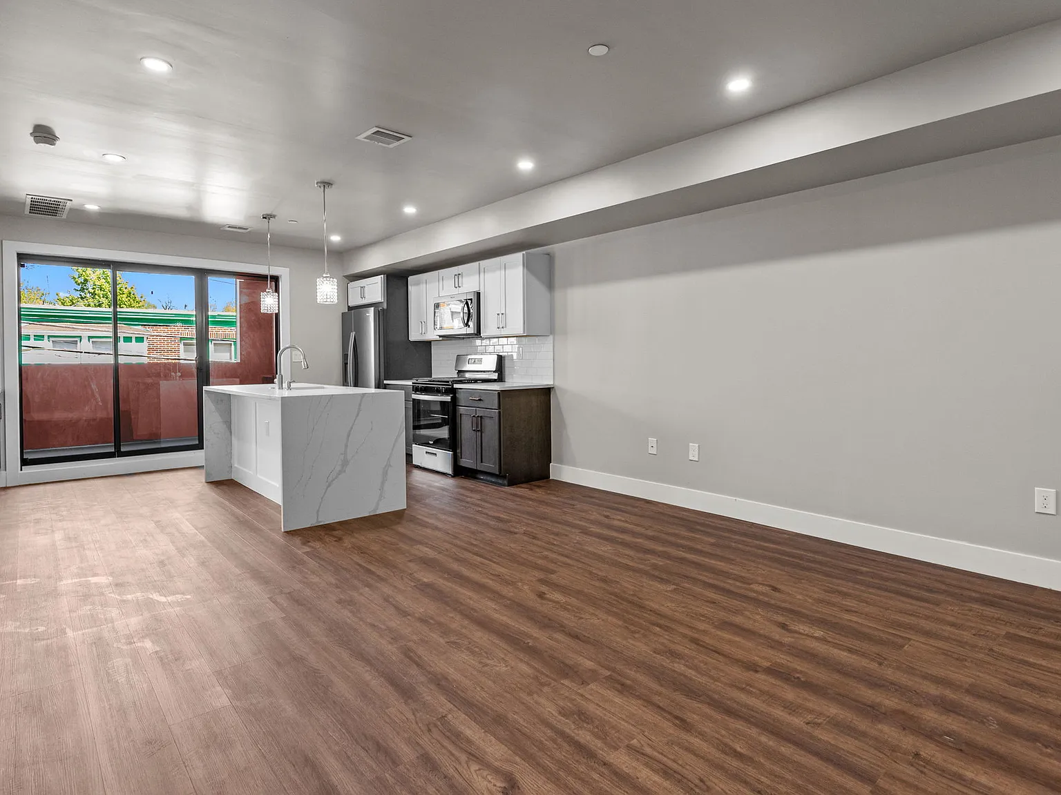 2 bed, 940 sqft, $1,750 — Photo 4