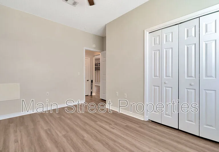 208 Wildflower Ln — Photo 10