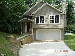 3710 S Viona Dr, Akron, OH 44319