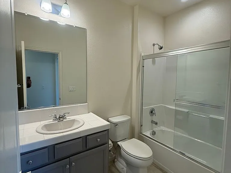 737 Betten St — Photo 5