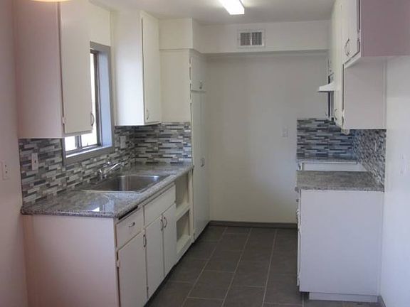 Kitchen with Granite
