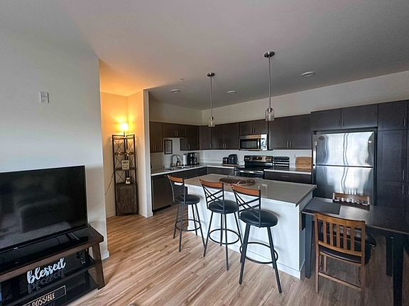 3rd image of 143 N Wildwood St #102