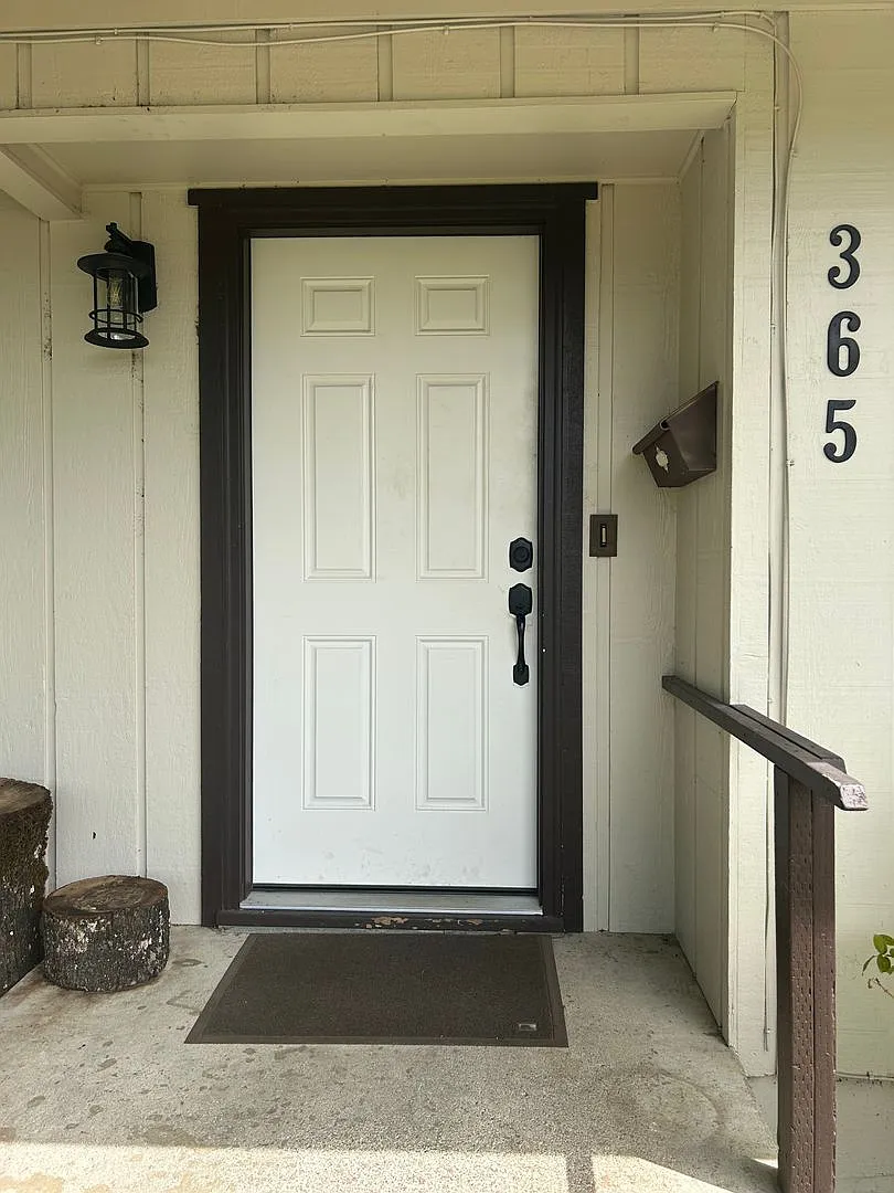 365 Lindero Ave photo 1