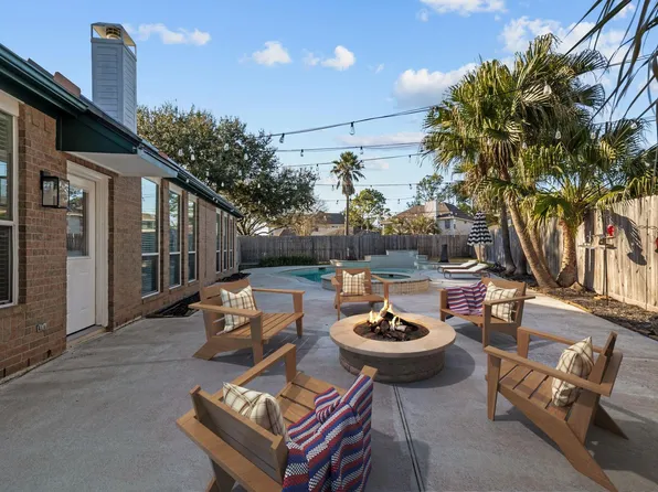 2372 Autumn Mist Ct, League City, TX 77573