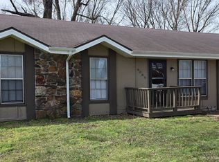 4065 S Meadowlark Dr, Springfield, MO 65807