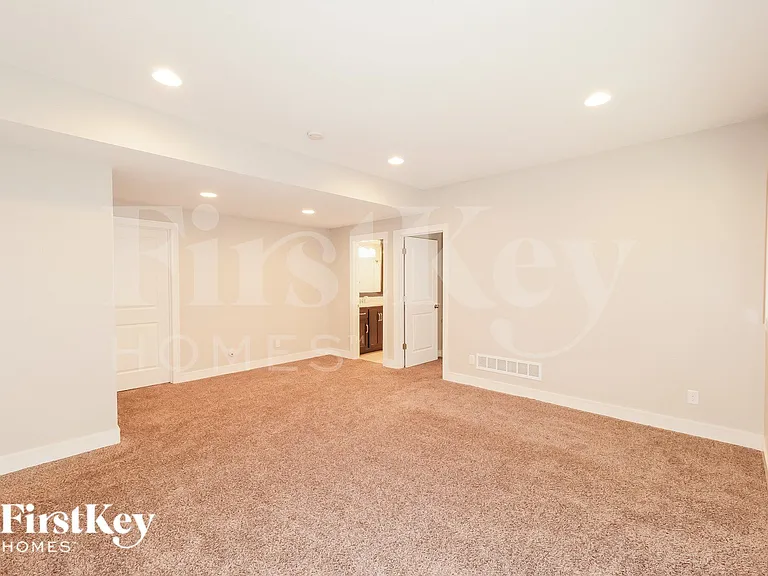 1128 SW Blackpool Dr — Photo 8