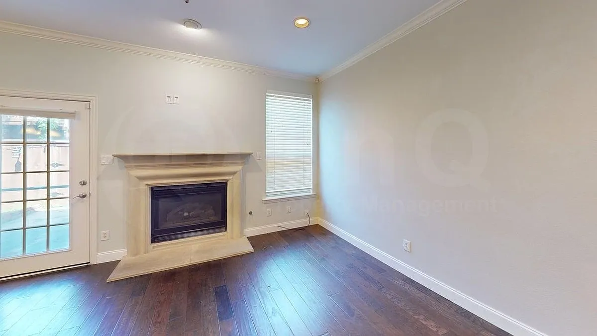 3 bed, 2.5 bath, 1696 sqft, $2,595 — Photo 4