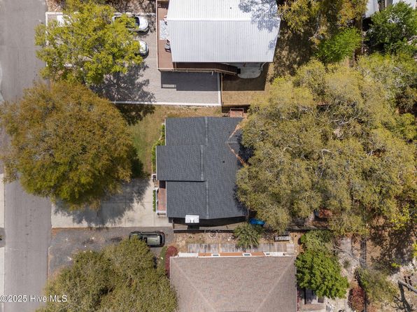 137 NW 3rd Street, Oak Island, NC 28465