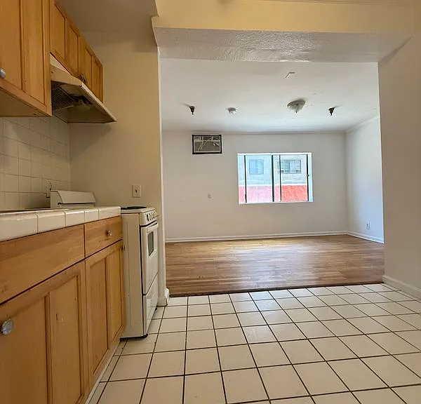1816 N Gramercy Pl #104 — Photo 17