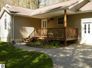 2310 Whitetail Dr, Cadillac, MI