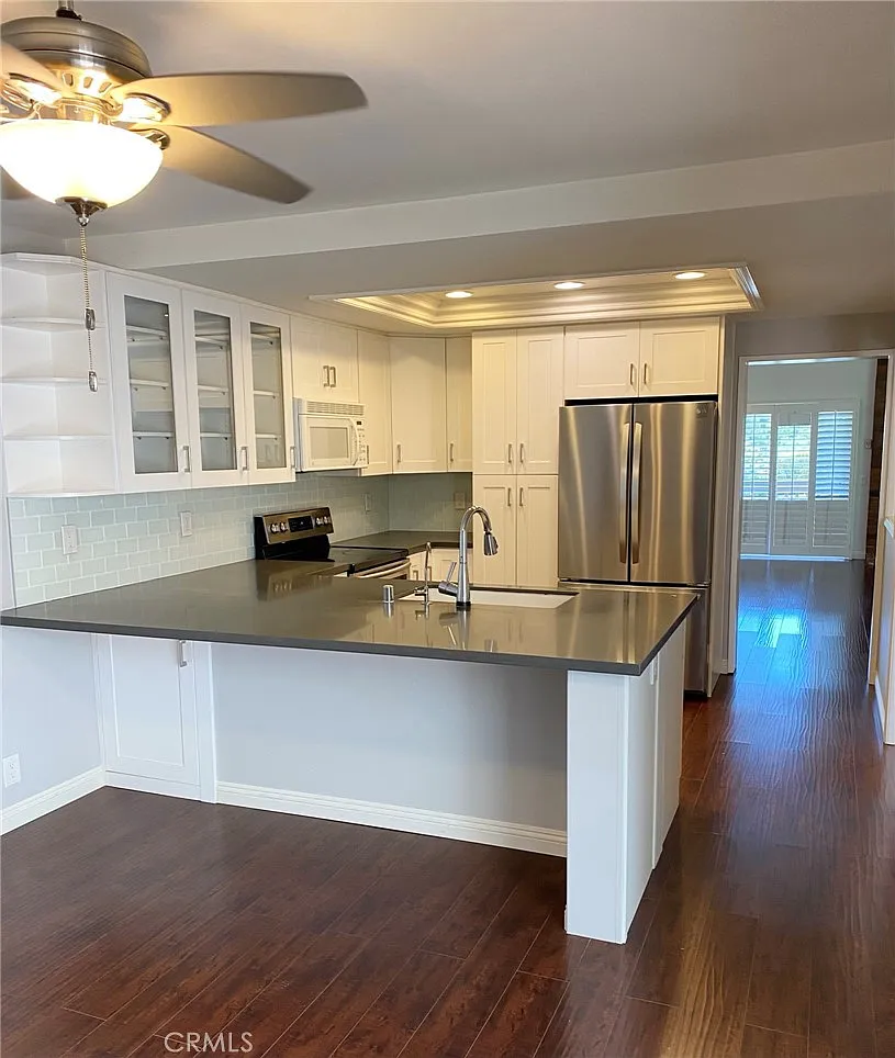 2 bed, 2.5 bath, 1884 sqft, $4,850 — Photo 2
