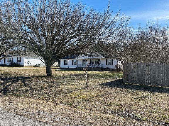 2nd image of 212 Applewood Ln