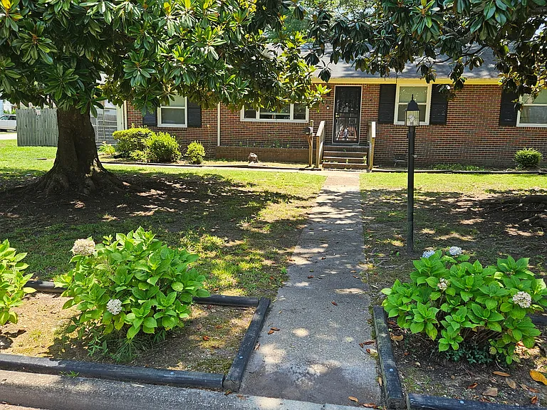 114 Meroyn Dr — Photo 2