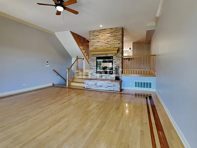 576 N River St — Photo 6