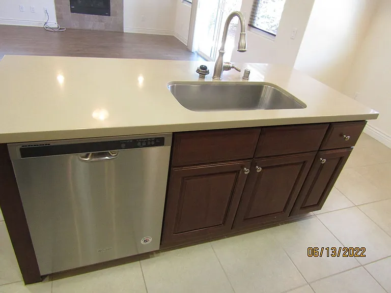 305 Hampton Dr — Photo 15