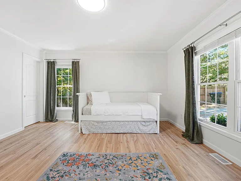 1425 Central Dr — Photo 32
