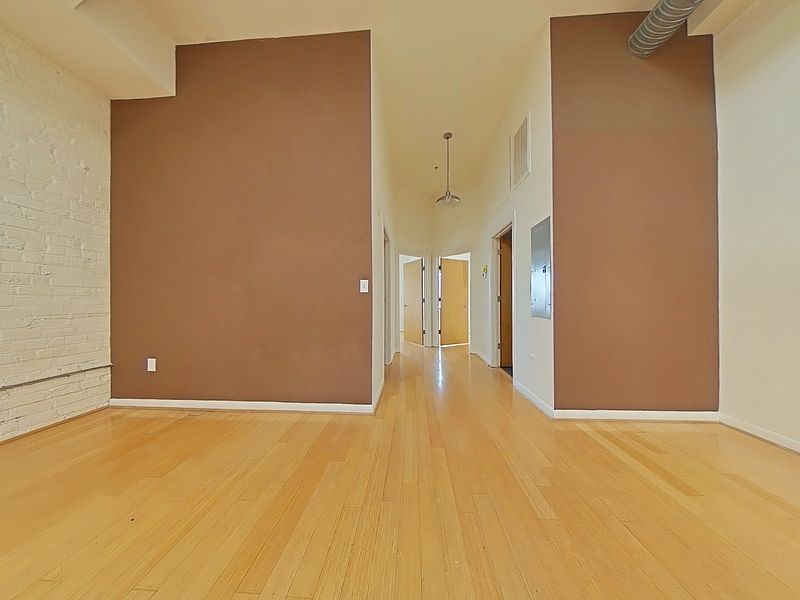 1st image of 1011 W Marshall St #227