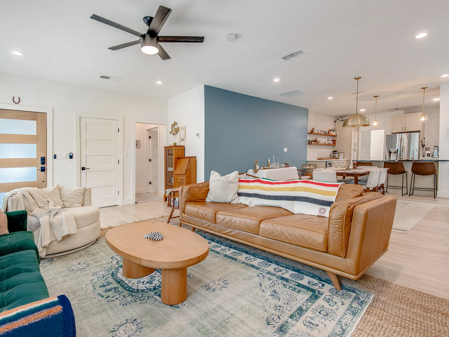 3 bed, 1838 sqft, $3,800 — Photo 4