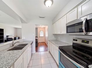 821 W Live Oak St, Angleton, TX 77515