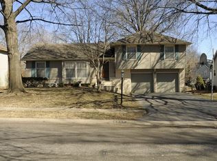 9525 Walmer St, Overland Park, KS 66212