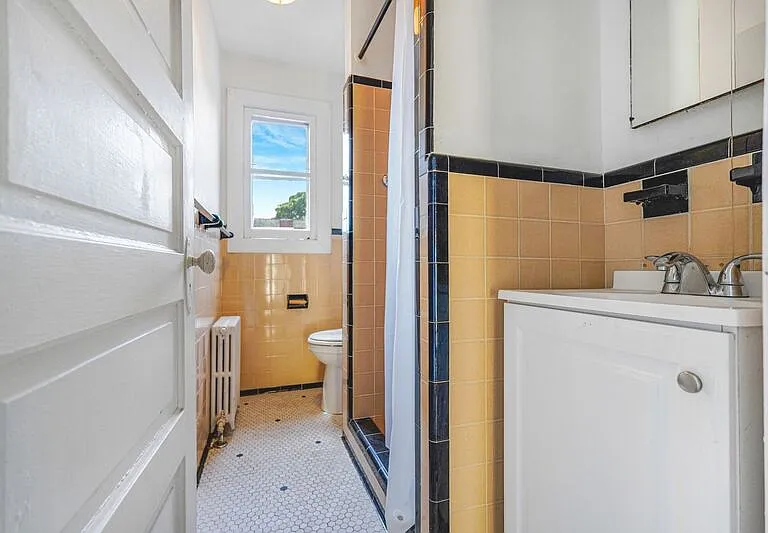 1004 Prince Edward St #2 — Photo 5
