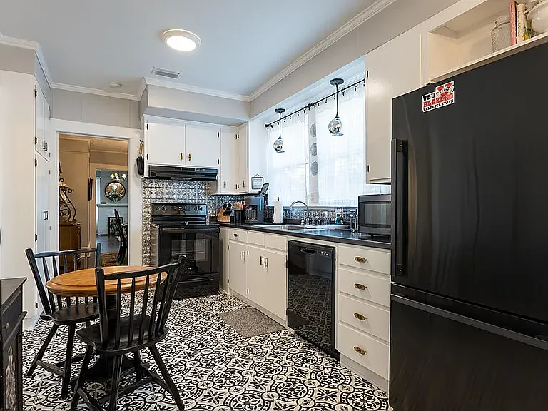3 bed, 1309 sqft, $1,695 — Photo 3