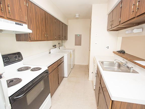 Kitchen, Washer & Dryer