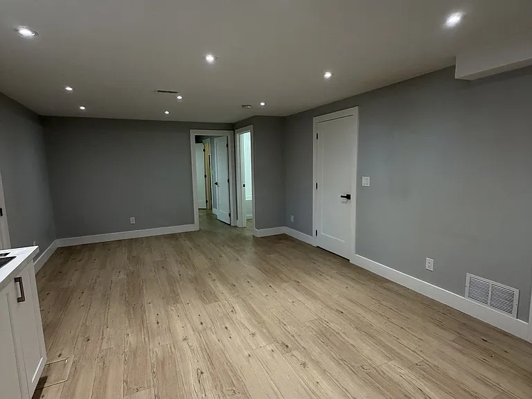 56 Olive Cres — Photo 5