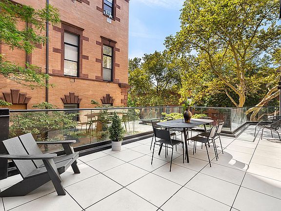 2nd image of 415 Degraw St #2