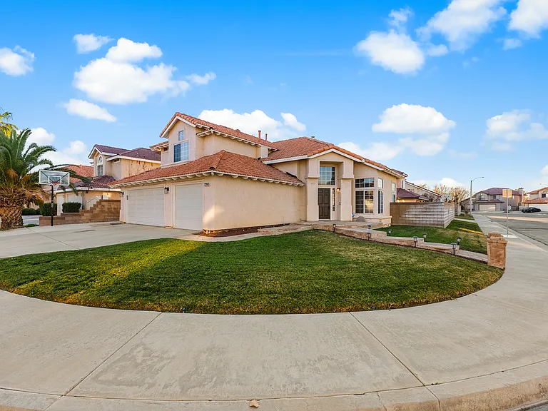 44351 Shad St — Photo 1