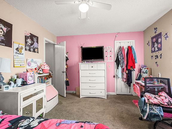 5th image of 130 Cheshire Ct