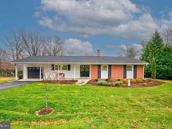 4th image of 7405 Hilltop Dr