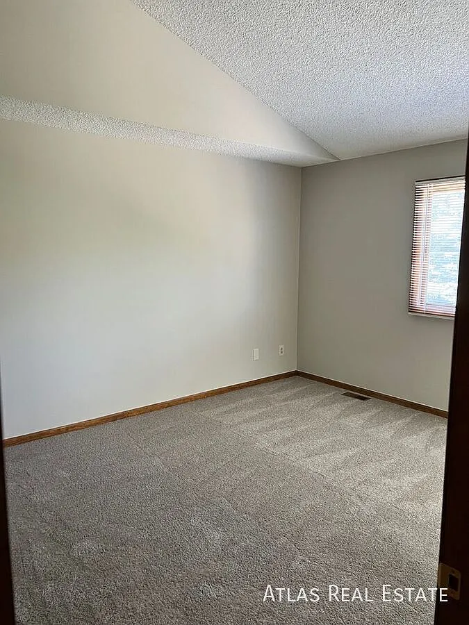 Coming Soon! Spacious 3bd/3ba House with Fenced Yard & Covered Patio in Centennial — Photo 4