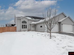 304 Woodhaven Ln, Mankato, MN 56001